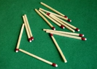 Tredici sfavillanti fiammiferi Tredici