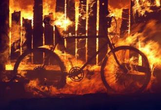 Bici al rogo Bicicletta in fiamme